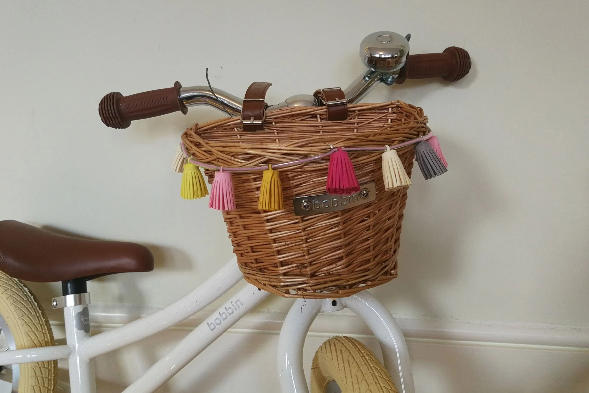 Cesta de bicicleta Goa, adornos mini cuentas, ¡un toque bohemio y vibrante para tus viajes!